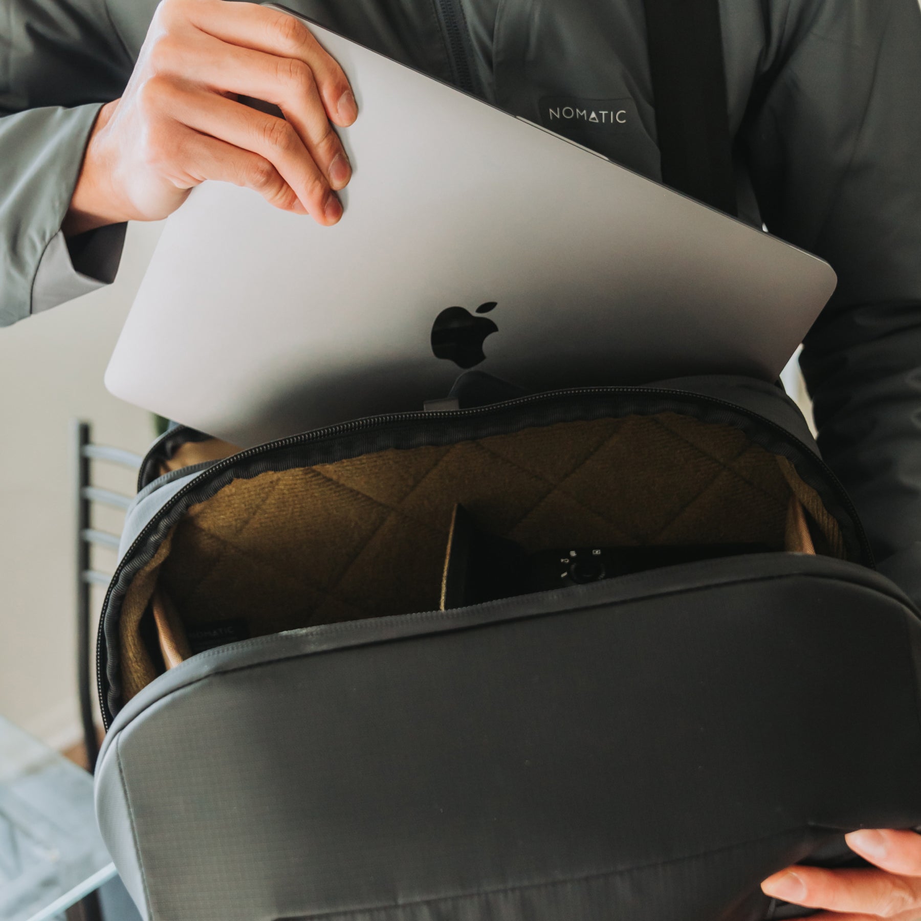 McKinnon Camera Messenger 13L