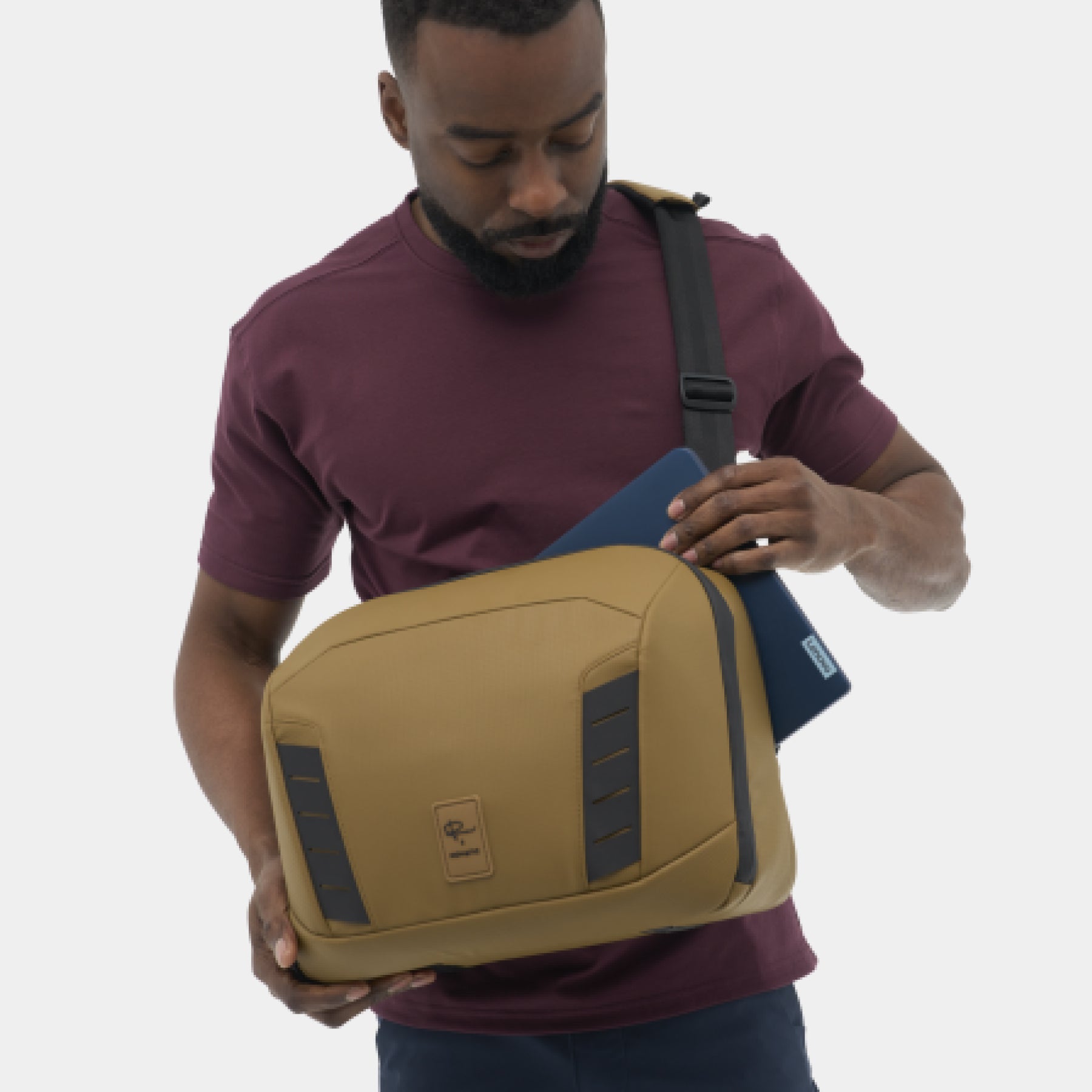 McKinnon Camera Messenger 13L